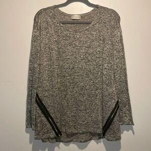 Altar'd State- Heathered Black & Cream Top w/Side Zipper Accents- Size Medium